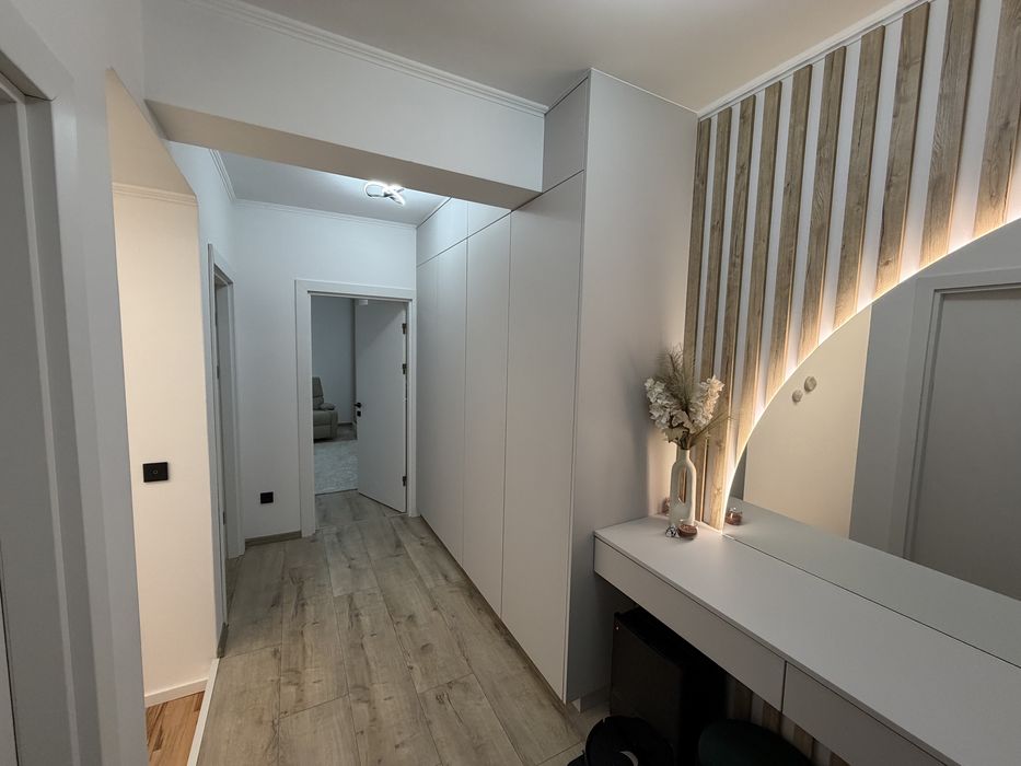 Apartament 3  camere cu etaj ,curte 40mp,parcare subteran cu incarcare