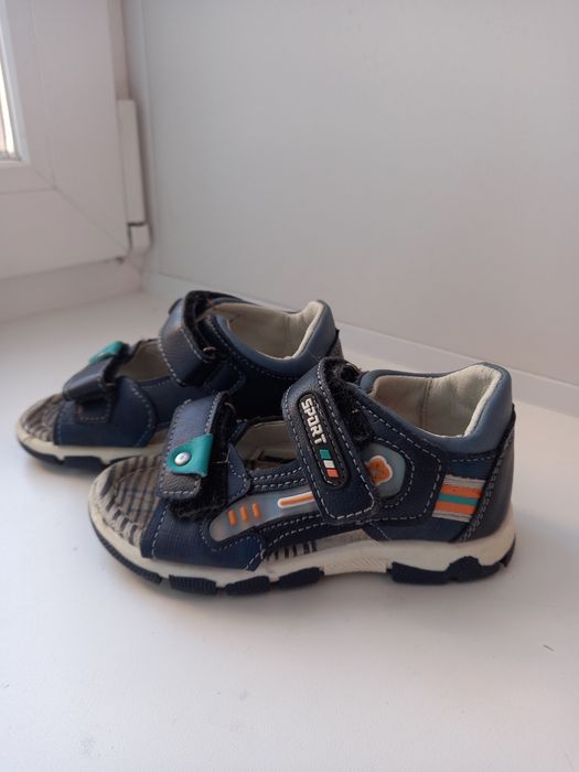 Продам сандали 23 размер