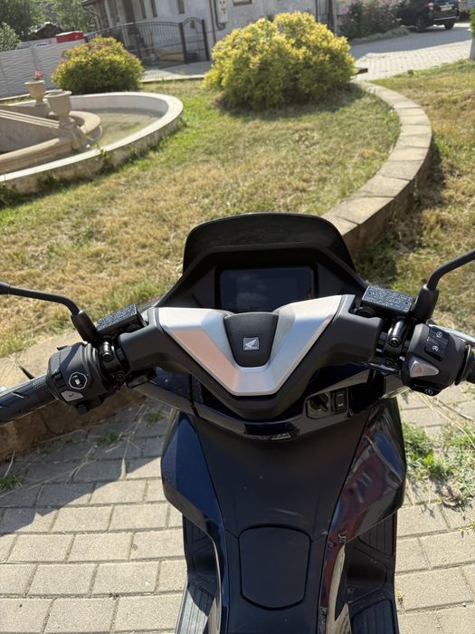 Scuter Honda PcX 125cc ca NOU  permis categ B