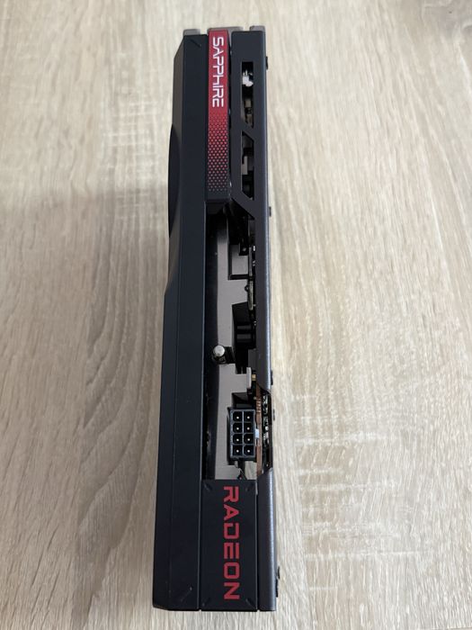AMD 7600rx Radeon Saphire  Pulse 8gb vram GDDR6 128bit