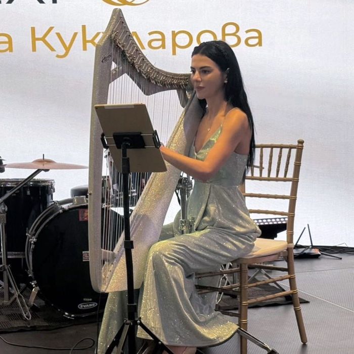 Арфа за Вашето специално събитие / Elegant Harpist