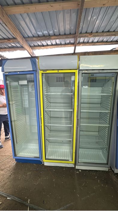 Продам витрины холодильники
