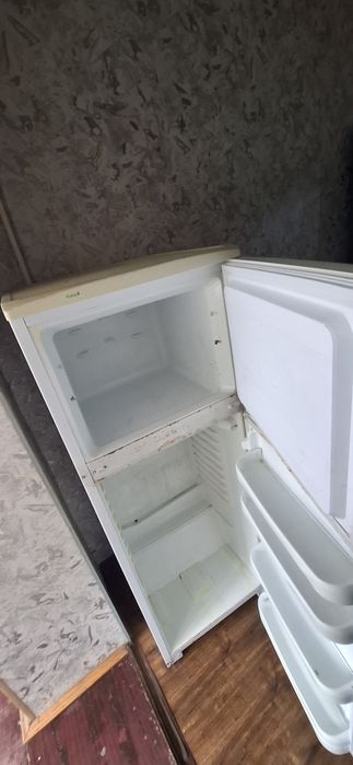 Холодильник сотилади состояниеси бу ишлайди