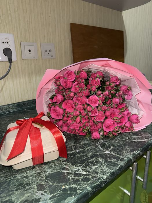 Торт и цветы.