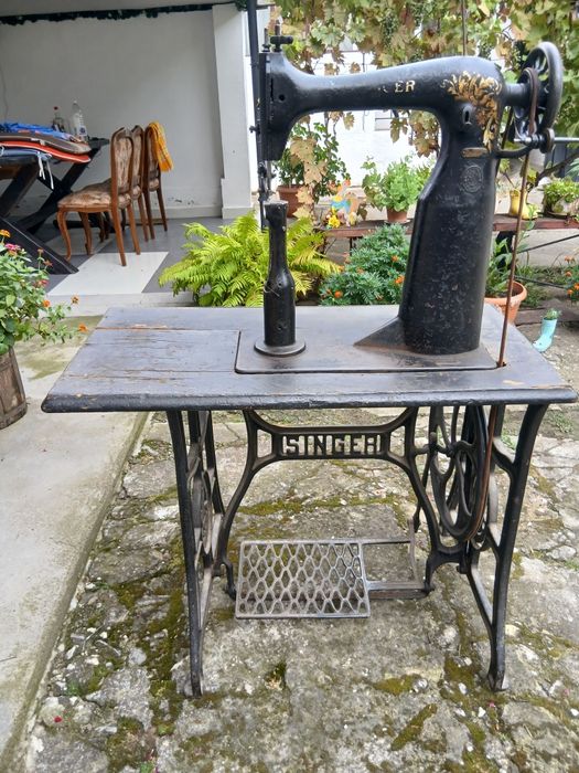 Mașină de cusut piele coloană cu un ac marca Singer