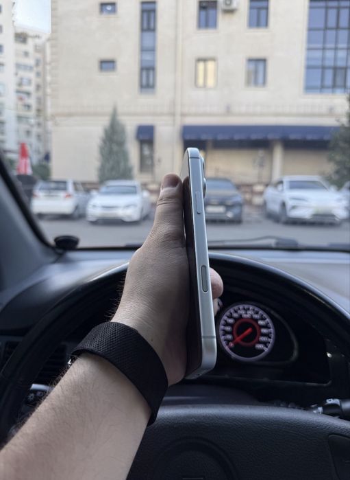 Продается iphone 17 pro max silver срочно !!!