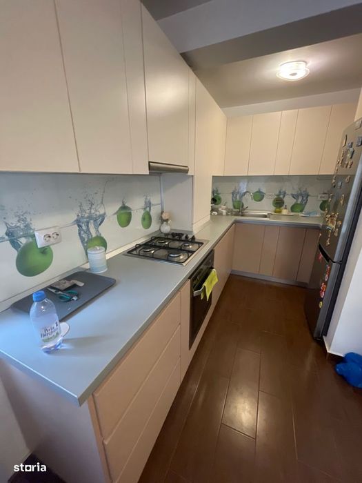 Casă modernă tip triplex, unitate de capăt