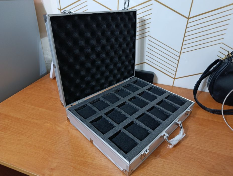 Алюминиевый кейс чемодан