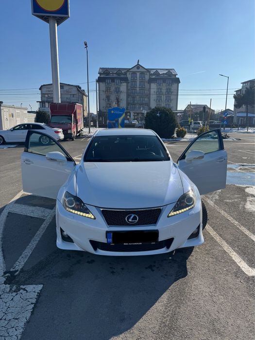 Lexus is 220d  F SPORT 2012