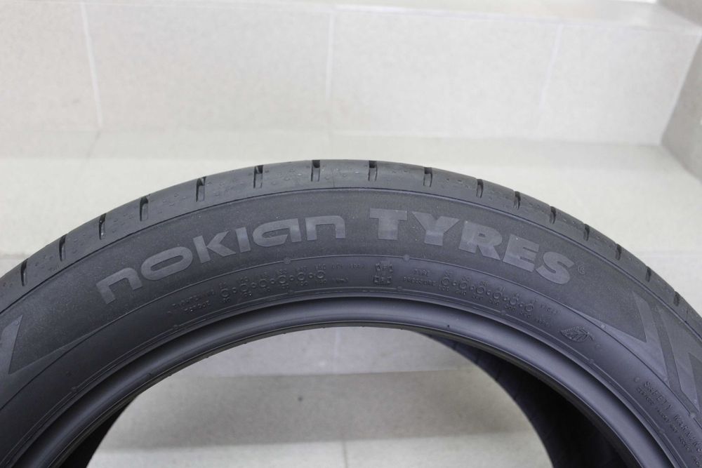 225/50-18 Nokian Poweproof
