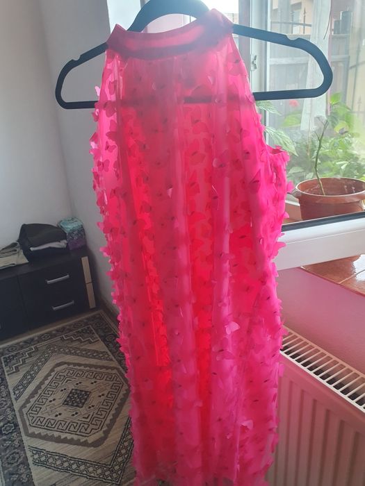 Rochie eleganta roz cu fluturasi