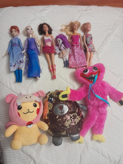 Игрушки и мебель к ним