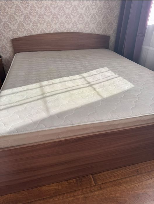 Двуспальная кровать