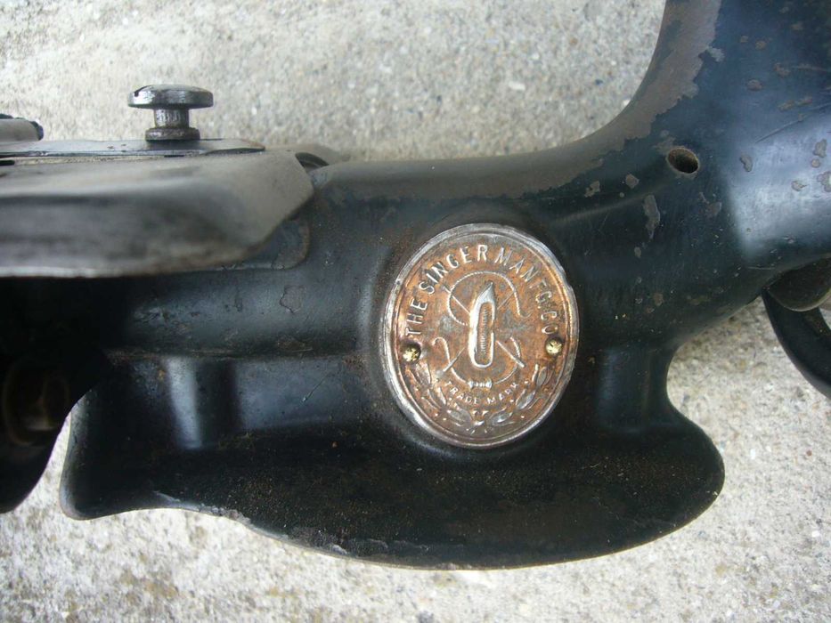 Малка стара шевна машина