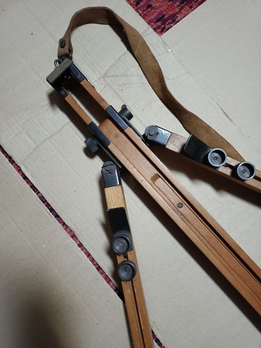 Trepied / tripod de lemn