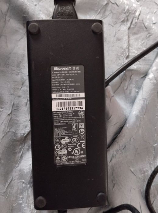 Vând Xbox 360 slim