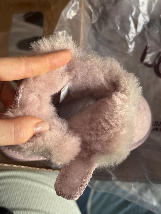 Продам новые детские угги