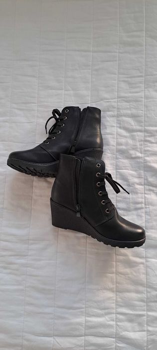 Нови елегантни и удобни черни дамски боти с цип  и връзки на платформа