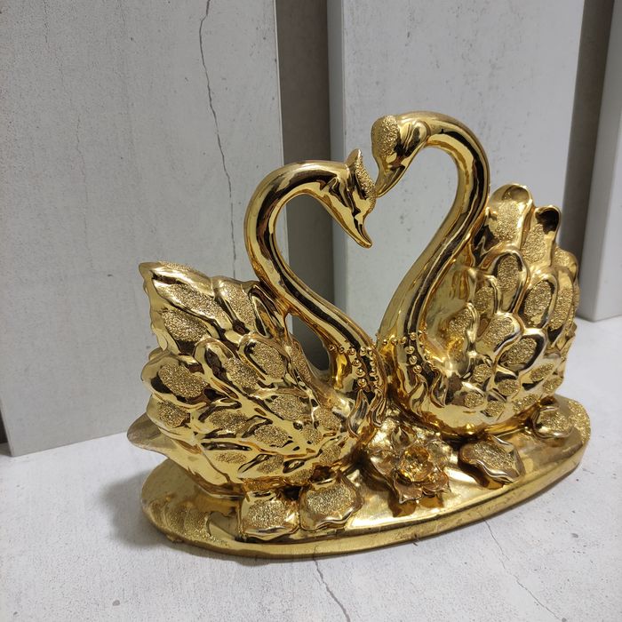 Статуэтка влюбленных лебедей