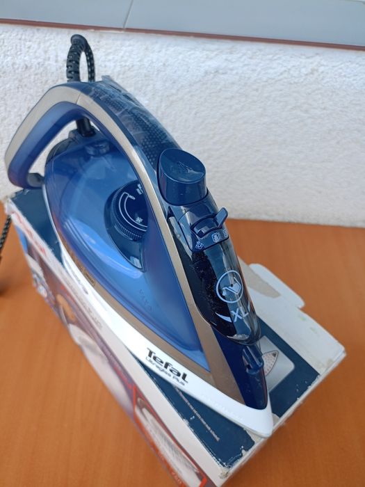 Vând fier de calcat Tefal UltraGliss  produs de calitate superioara nou nouț