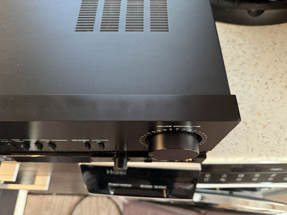 Luxman LV-103u Качествен стерео усилвател