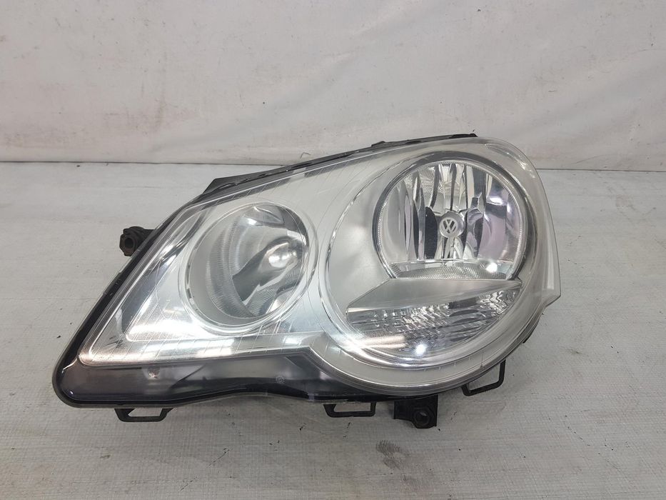 Far stanga Volkswagen Polo Facelift 2006