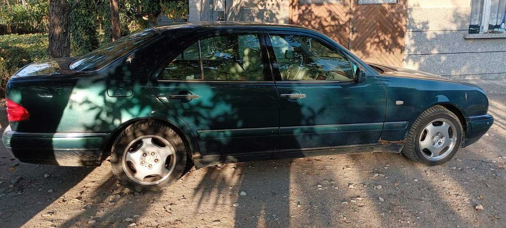 Продавам автомобил Mercedes-Benz E290 Turdodiesel W210 1998г. автоматик.