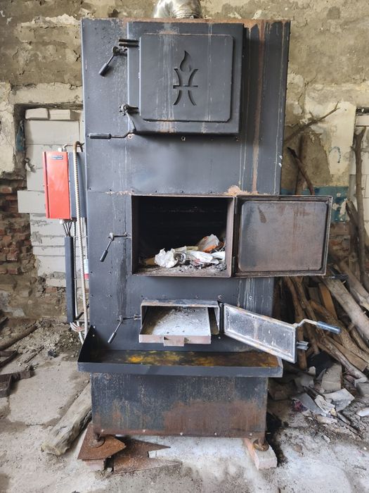 Vinde centrala  pe lemne produce aer cald