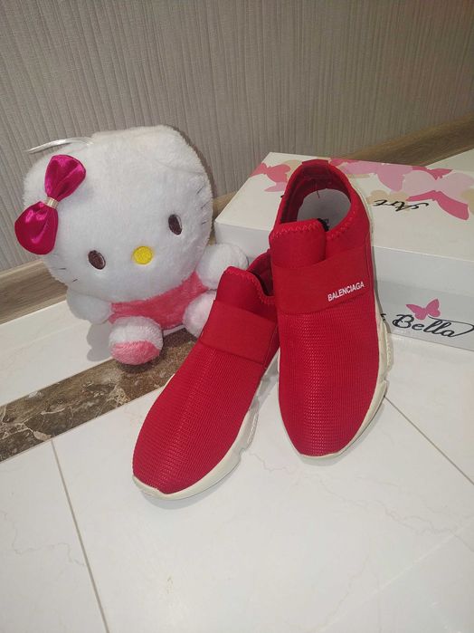 Balenciaga uslubidagi krossovkalar+Hello kitty o'yimchog'i (bonus