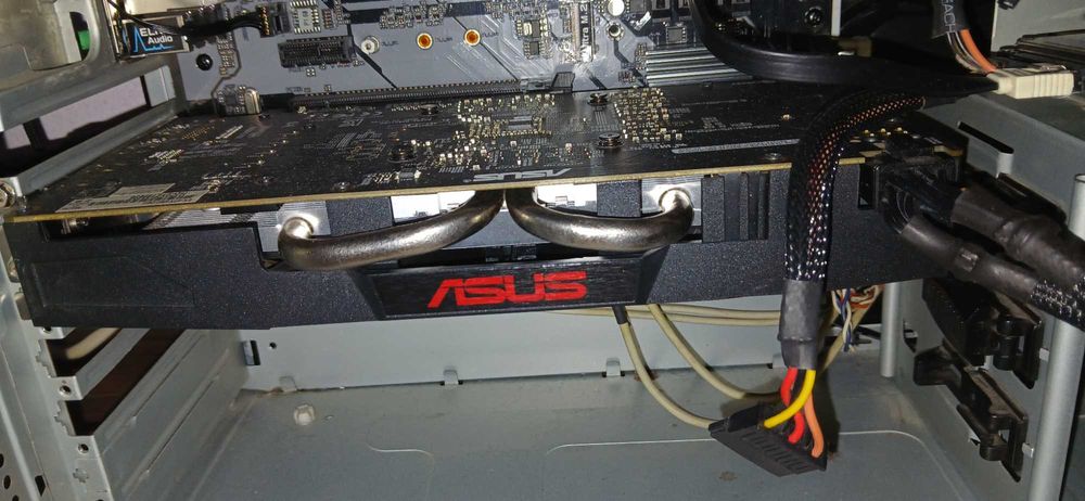 Vand/schimb Pc gaming