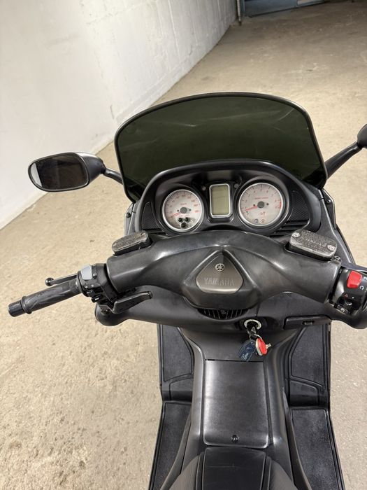 Yamaha T max -2006год.Продавам. Закупен от Yamaha в България.