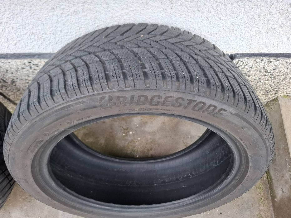Гума Bridgestone 245 45 19