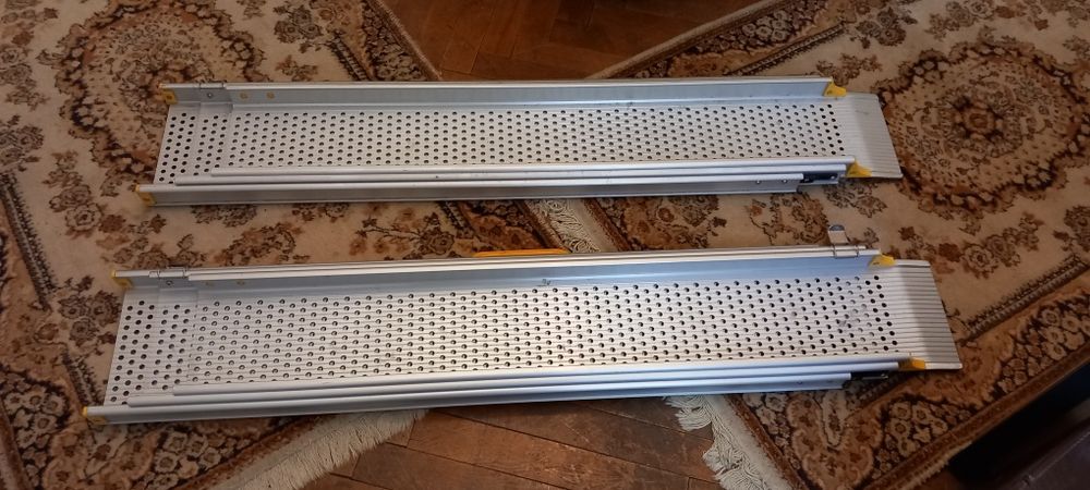 Rampă telescopică aluminiu ( ideal pentru căruț pers. dizabilități )