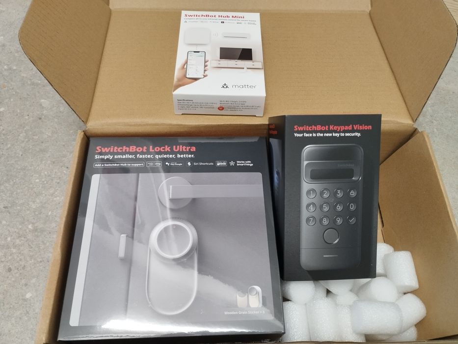 Incuietoare Smart Sigilata, SwitchBot Lock Ultra Vision Combo 3in1