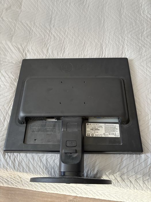 Монитор LG flatron l1942s