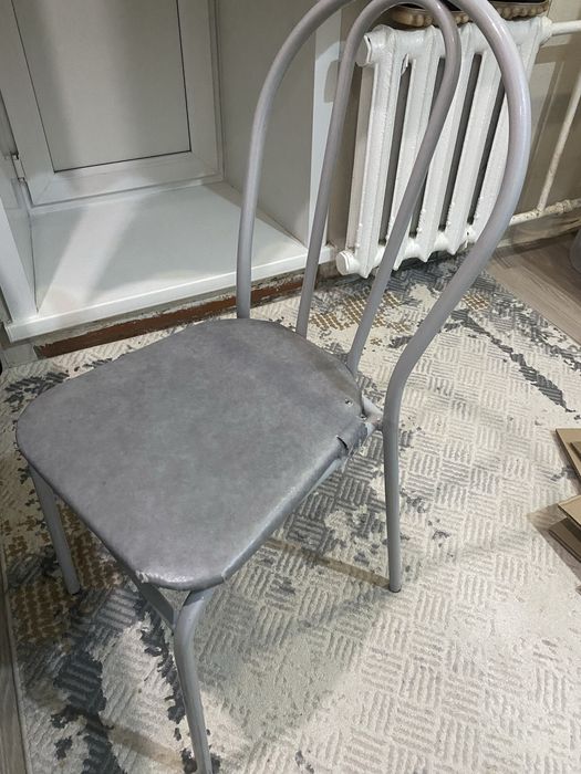 Стулья простые срочно продам