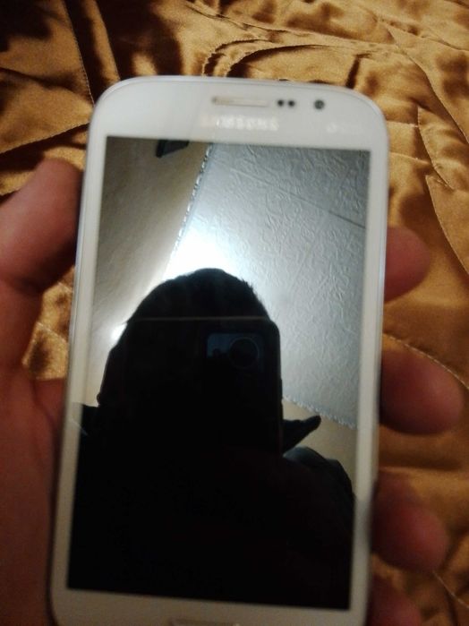Двусимов телефон SAMSUNG с андроид