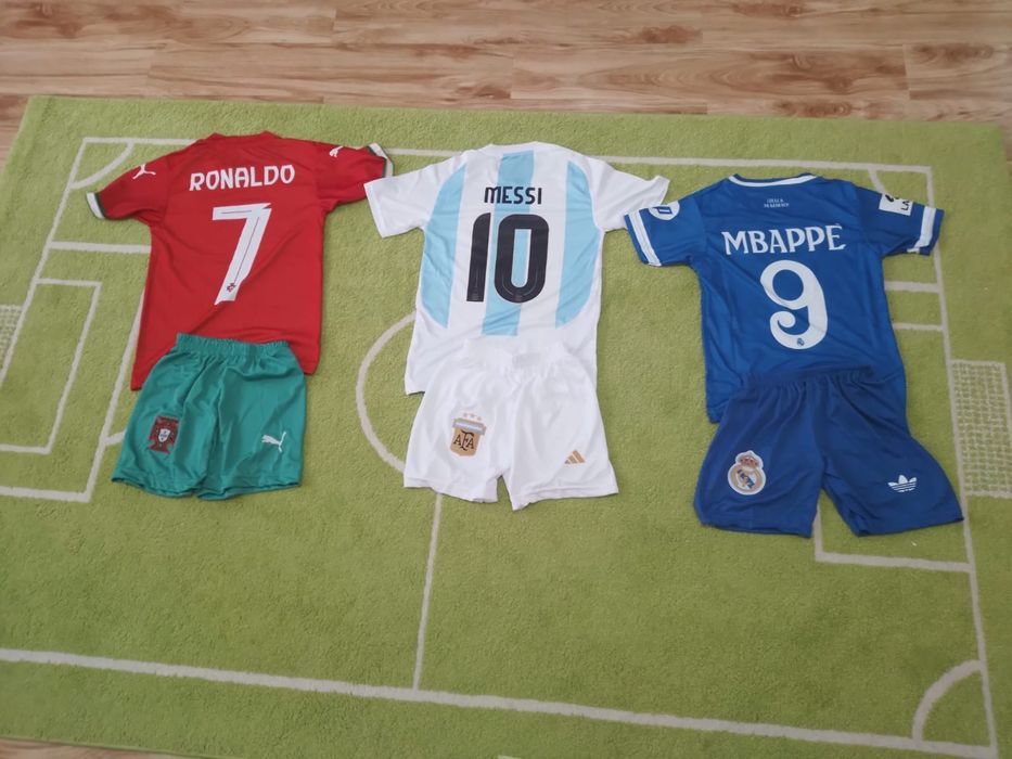 Kit echipamente fotbal 4-14 ani diverse echipe