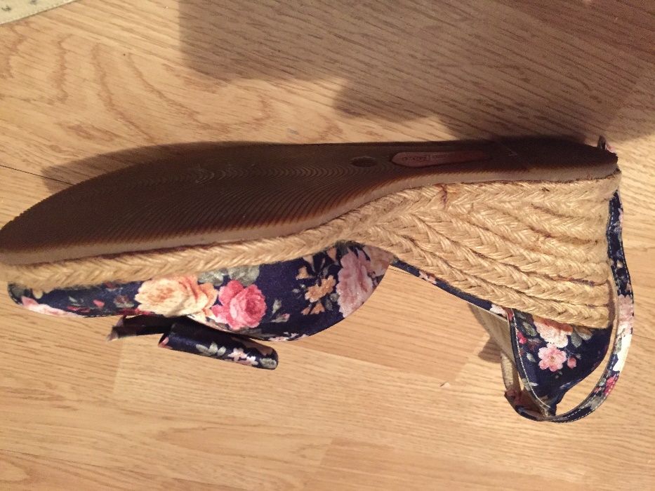 Туфли босоножки разные