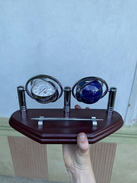 Decoratiune cu ceas