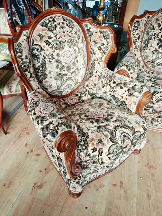 Диван  с  кресла