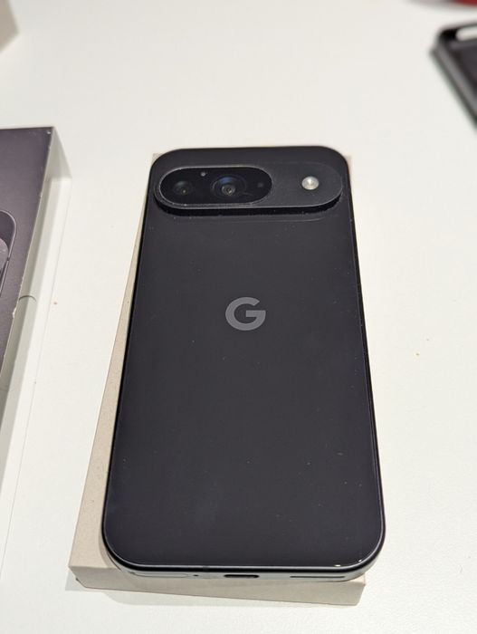Телефон Google Pixel 9