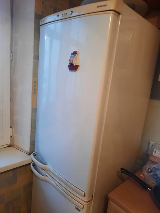 Продам холодильник на разбор! Не рабочий