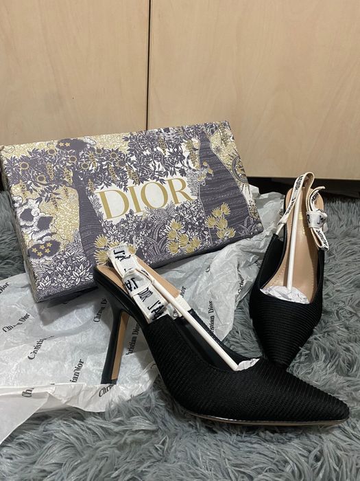 Pantofi Dior.  .
