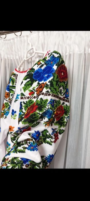 Camasa traditionala cu margele