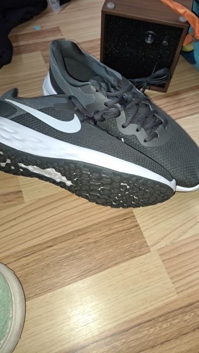 Adidași nike noi