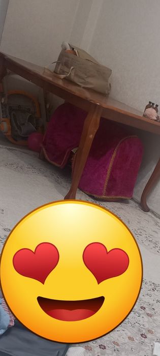 Кілем диван кухынный уголок стол стуля