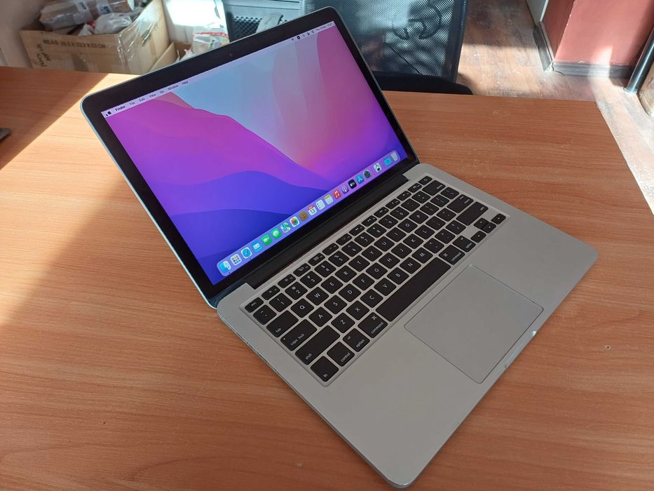 13'Macbook Pro Retina 2015 i5/256GB/8GB Ram A1502 лаптоп