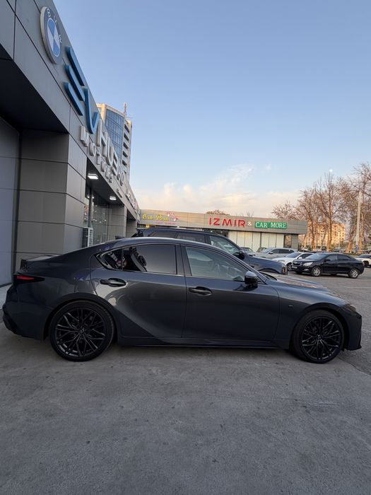 Lexus Is 500 5.0 mator 2024-yil