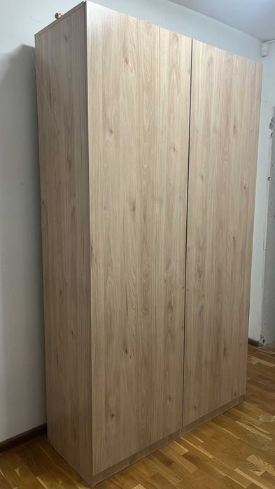 Платяной двухстворчатый шкаф для одежды